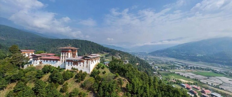 Jakar Dzong above the Bumthang valley