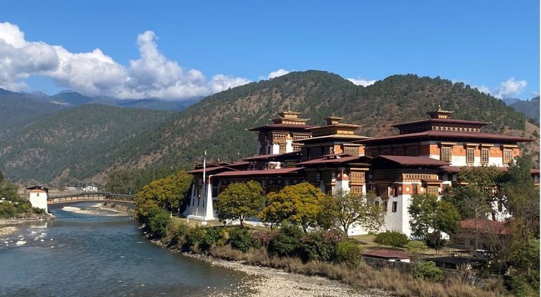 Punakha Dzong at the meeting of two rivers